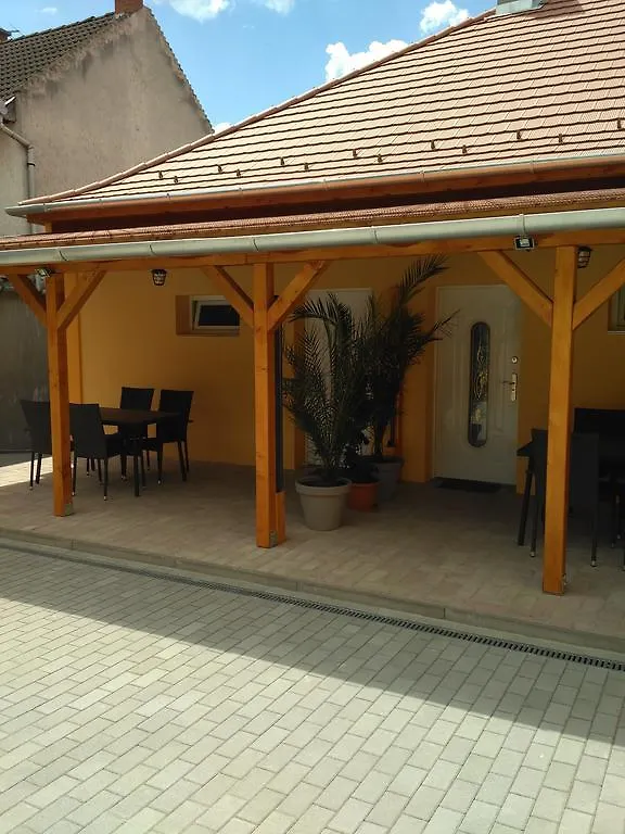 Paradise Apartmanház Eger 0*,