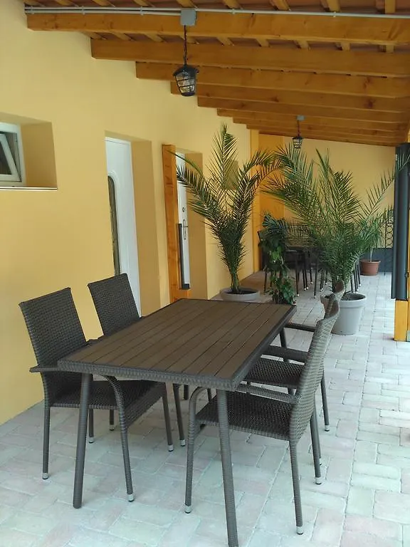 Paradise Apartmanház Eger Apartamento