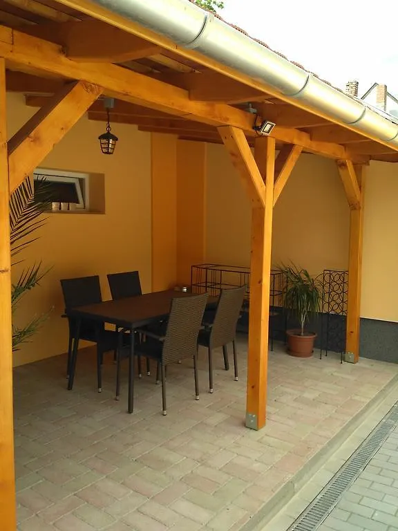 Paradise Apartmanház Eger